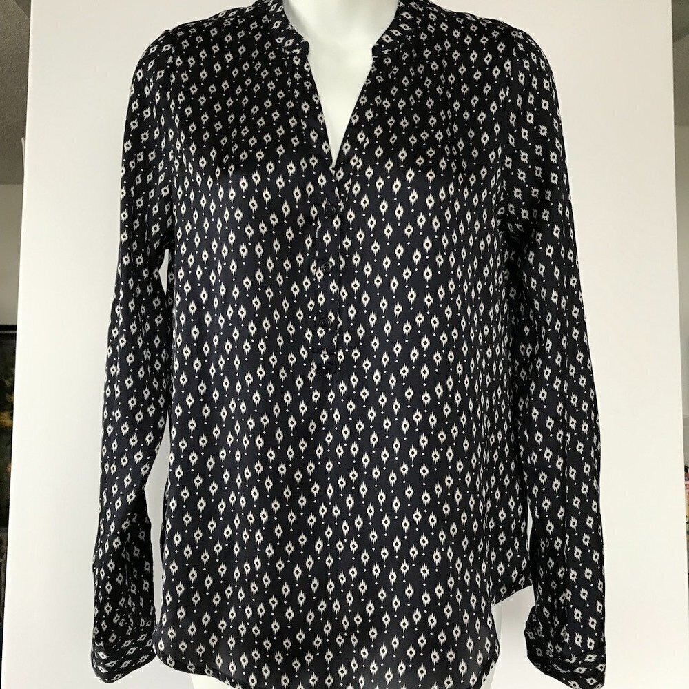 FOREVER 21, EUC Blouse, navy/white geometric print, 100% poly, Sz S
